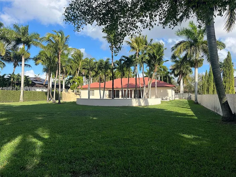 450 NW 130th Ave — Photo 14