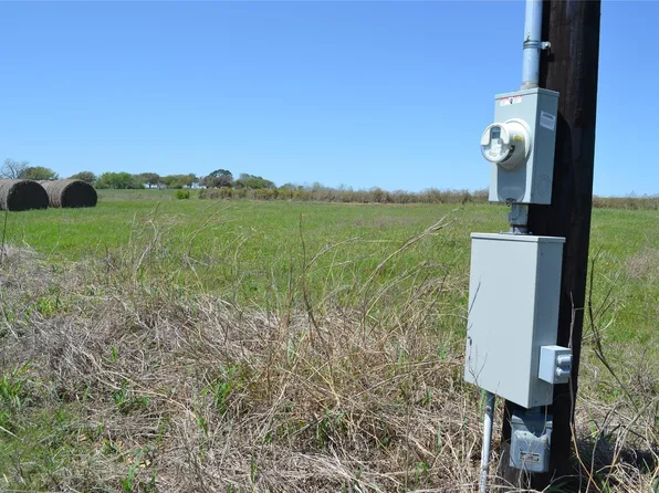 5568 Bleiblerville Rd, Bleiblerville, TX 78931