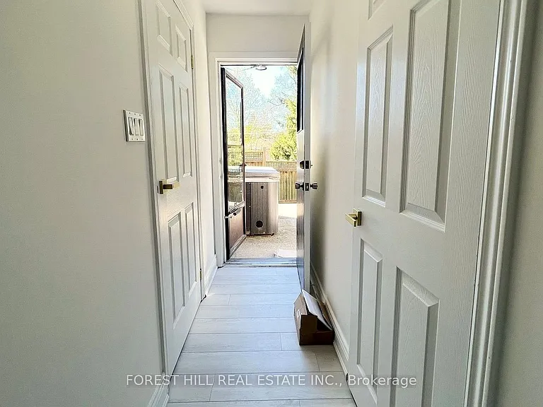18 Boulding Dr #LOWER — Photo 2