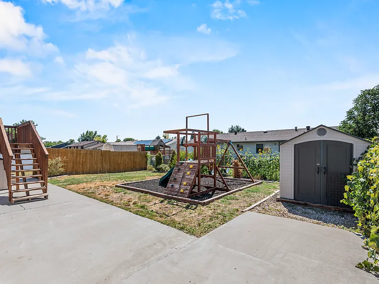 609 N 1050 W — Photo 17