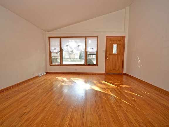 5th image of 10109 Mulberry Ave