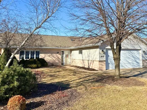 1637 Twin Lakes Cir, Green Bay, WI 54311