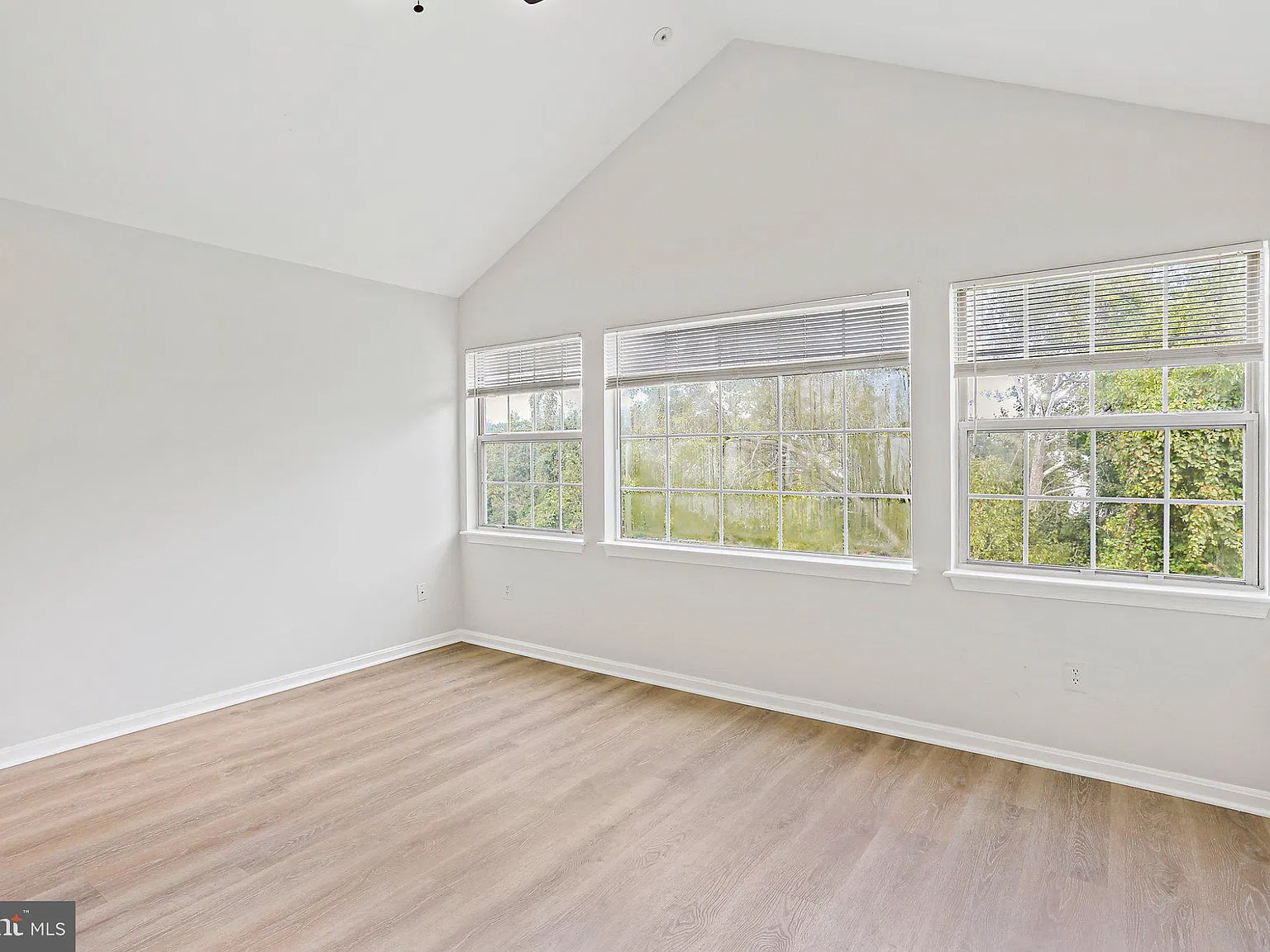 3 bed, 2.0 bath, 1203 sqft, $2,300 — Photo 4