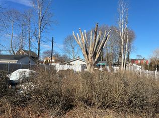 12 Brook St, Patchogue, NY 11772