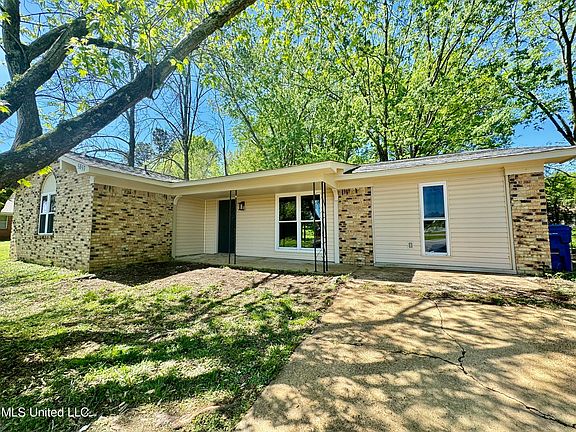 3rd image of 5857 Twin Lakes Dr