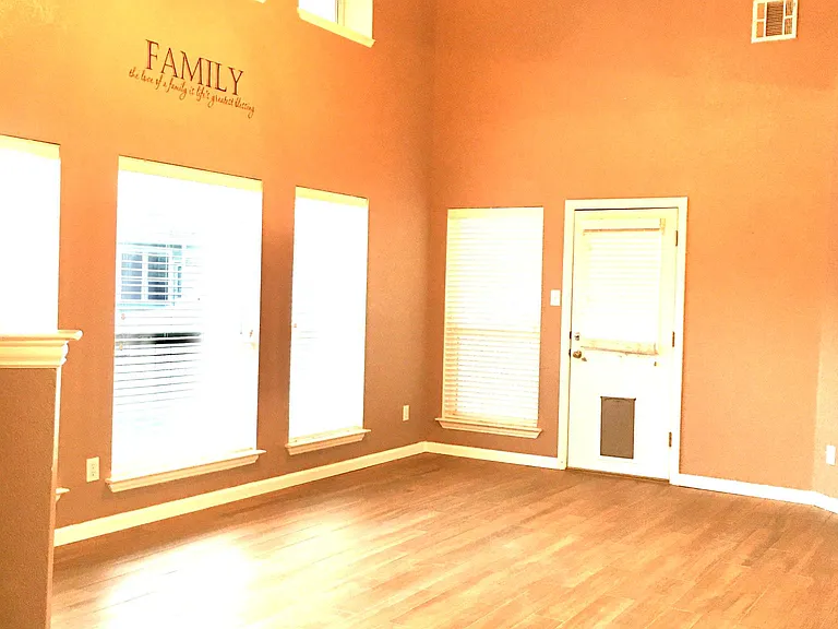 10215 Waterbury Dr — Photo 52