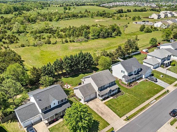 4th image of 115 Branch Ct