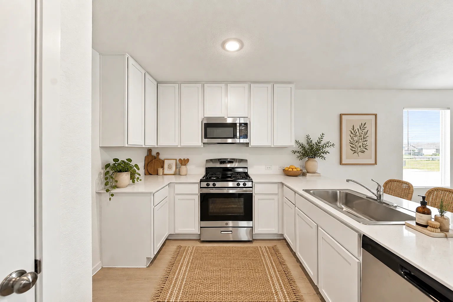 4 bed, 1897 sqft, $1,849 — Photo 3