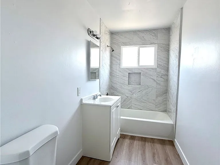 207 S Bushnell Ave #1/2 — Photo 7
