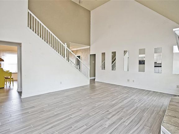 5th image of 22 Marionet Ln