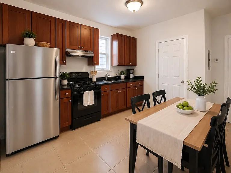 522 Saratoga St #1 — Photo 1