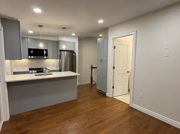 11 Burrill Pl #3, South Boston, MA 02127