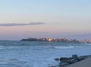 10 Cliff Ave #1, Hampton, NH 03842