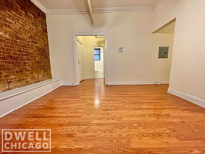 1st image of 930 W Oakdale Ave #938