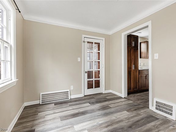 4th image of 3668 Grosvenor Rd