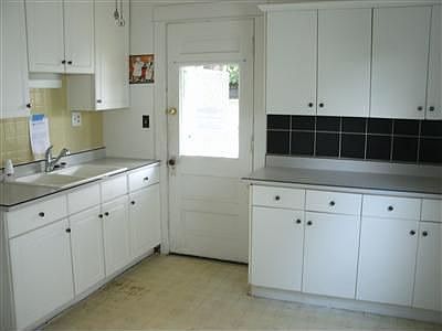 4th image of 77 Ashwood Ave