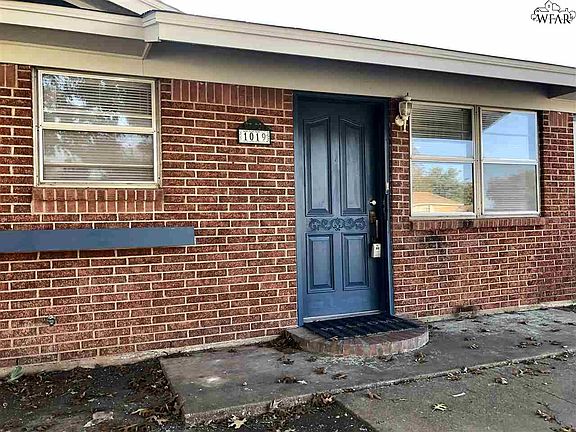 2nd image of 1019 W Cornelia Ave