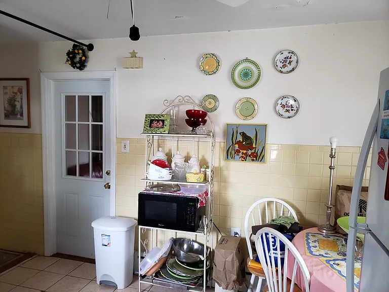 208 Trumbull Ave — Photo 15