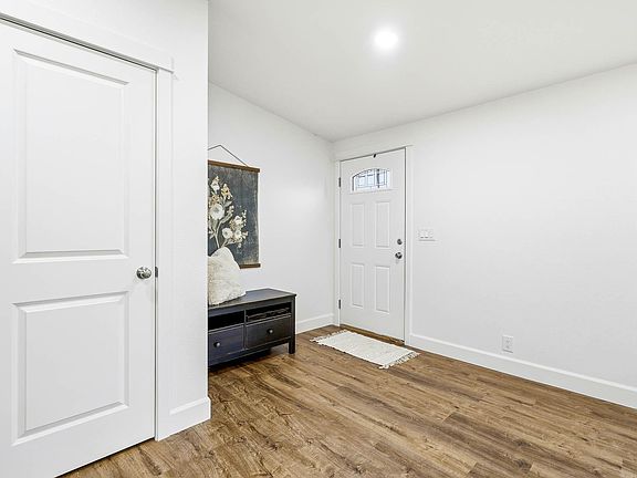 3rd image of 319 N Douglas Ave