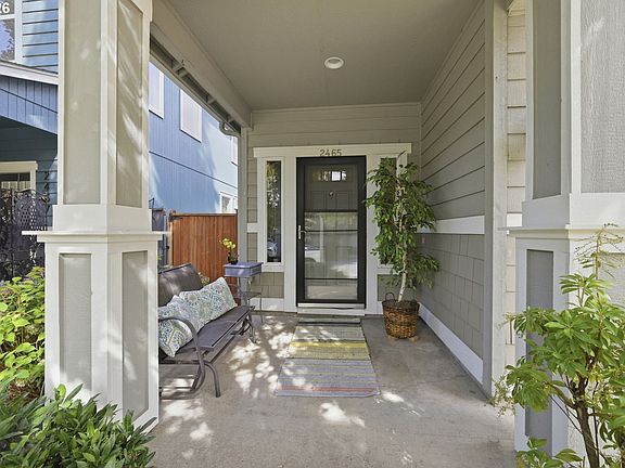 3rd image of 2465 Park View Dr