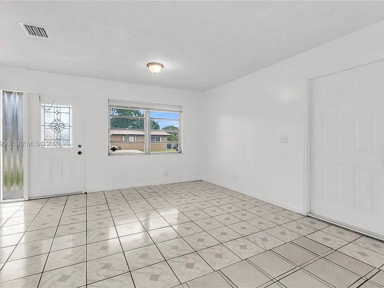 5742 Garfield St #2 — Photo 29