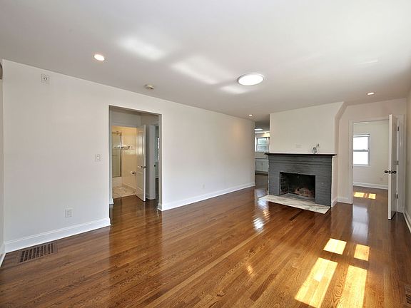 2nd image of 139 Waverly Ave APT 1R