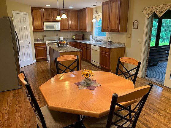 Kitchen and Breakfast Area