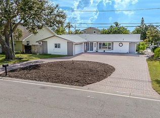 12120 7th St E, Treasure Island, FL 33706