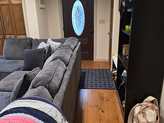 3rd image of 14 Sanderson Rd