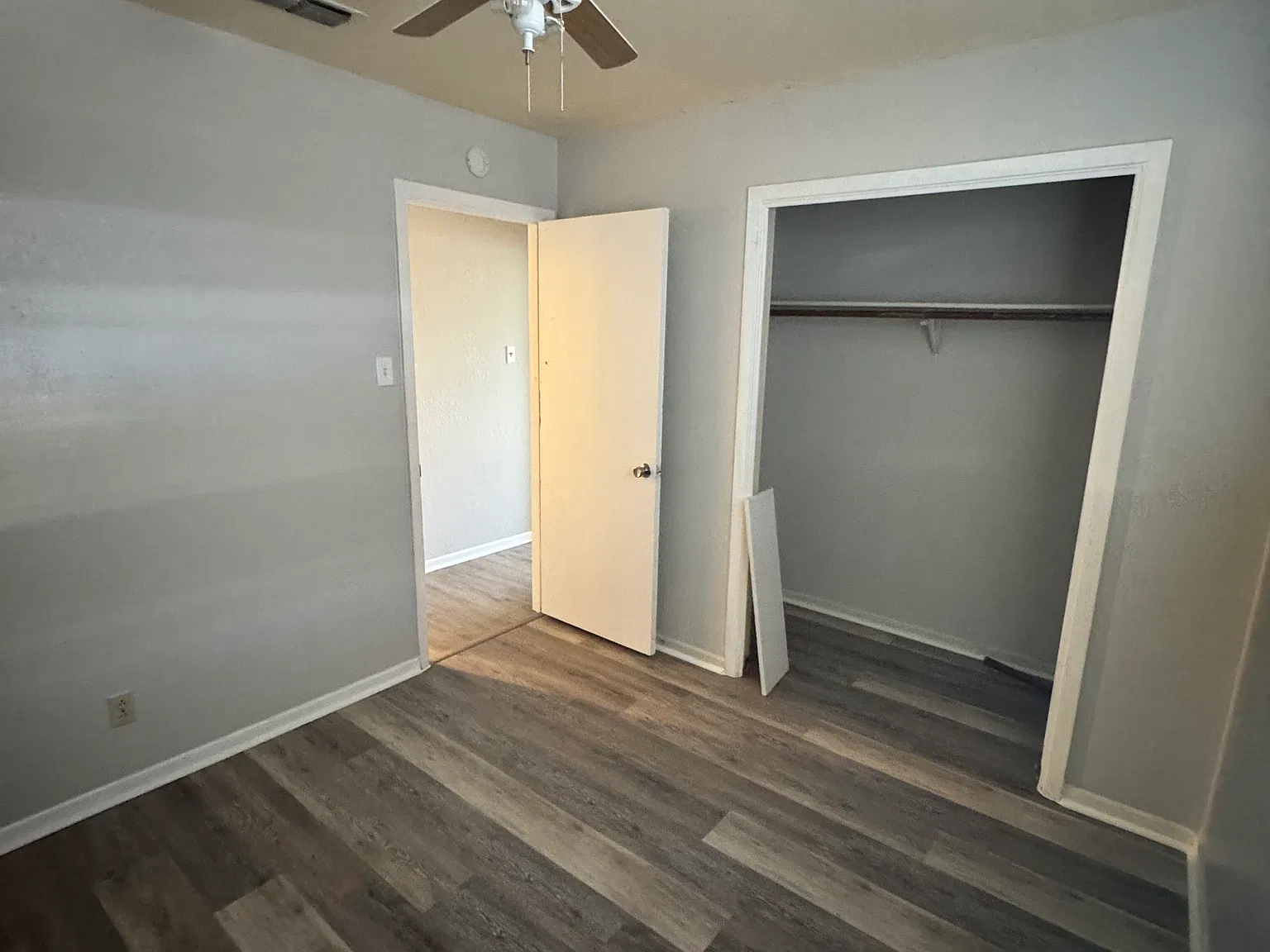 1402 Farhills Dr — Photo 4