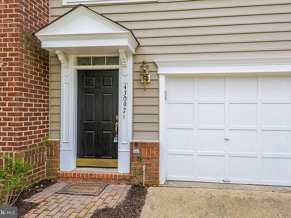 2nd image of 43097 Autumnwood Sq