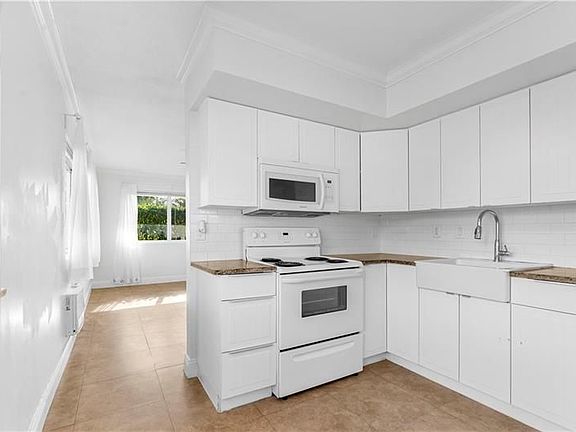 2nd image of 2756 NE 32nd St APT 3