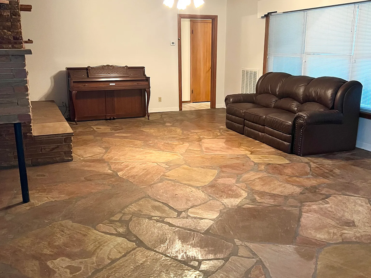 3 bed, 1789 sqft, $2,000 — Photo 2