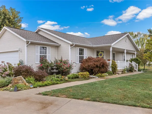 1202 Golden Ct, Effingham, IL 62401