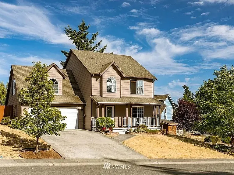 910 SW Regency Dr — Photo 1