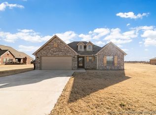 9710 Tall Pine Ln, Claremore, OK 74017