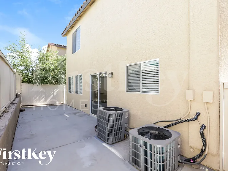 5681 Woods Crossing St — Photo 17