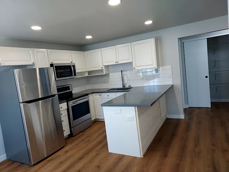 411 Anderson Ave — Photo 5