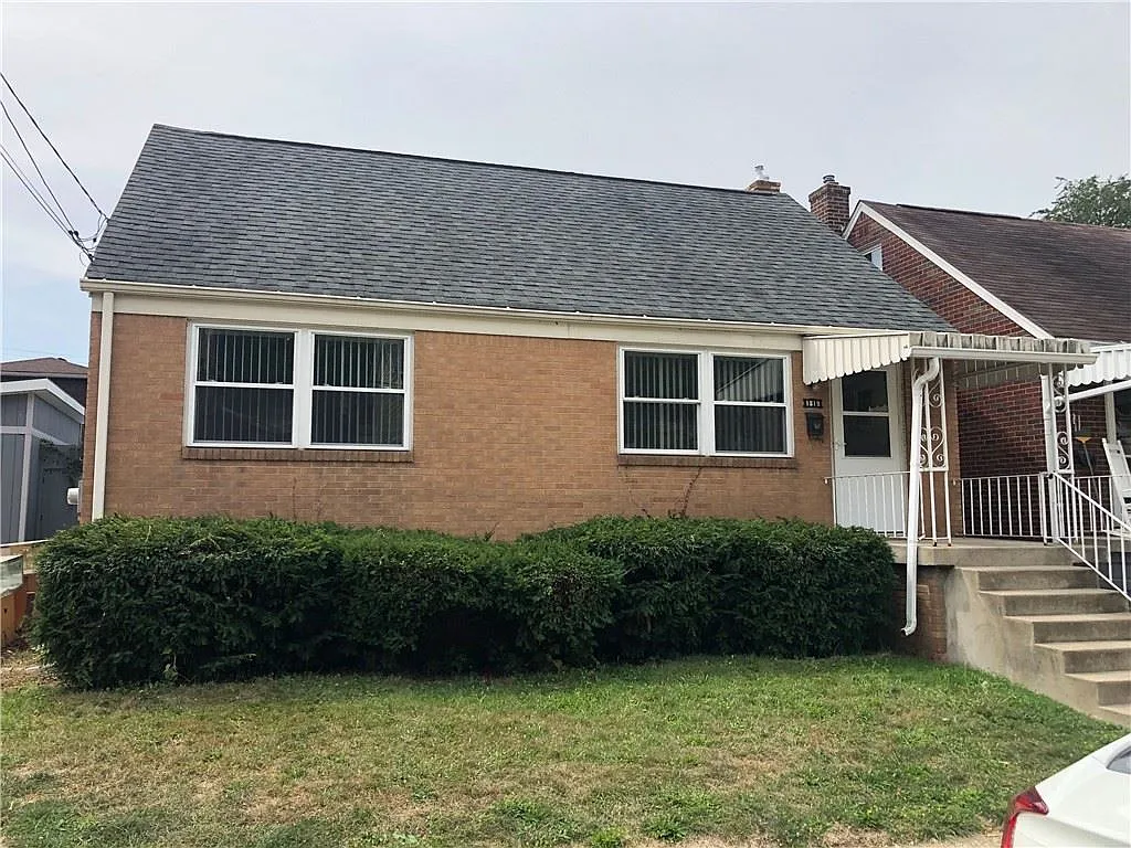 1819 Middle St photo 1