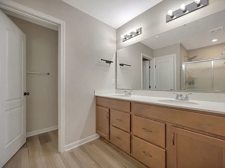 5103 Hazeltine Ln — Photo 18