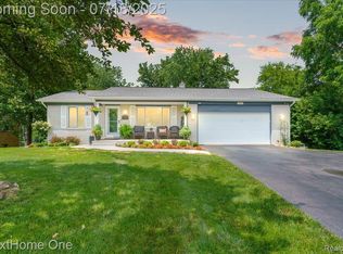 950 Intervale Dr, Highland, MI 48357