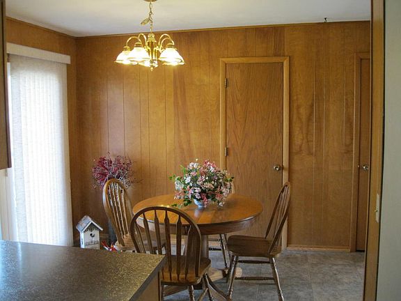 5th image of 206 W James Ave