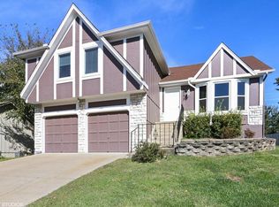 3755 SW Kimstin Cir, Blue Springs, MO 64015