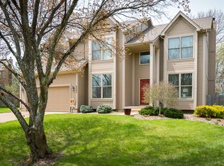 6047 W 157th Pl, Overland Park, KS 66223
