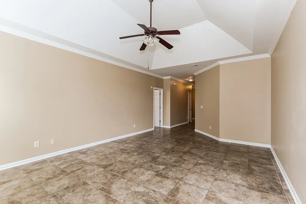 3 bed, 2.0 bath, 1500 sqft, $2,220 — Photo 4