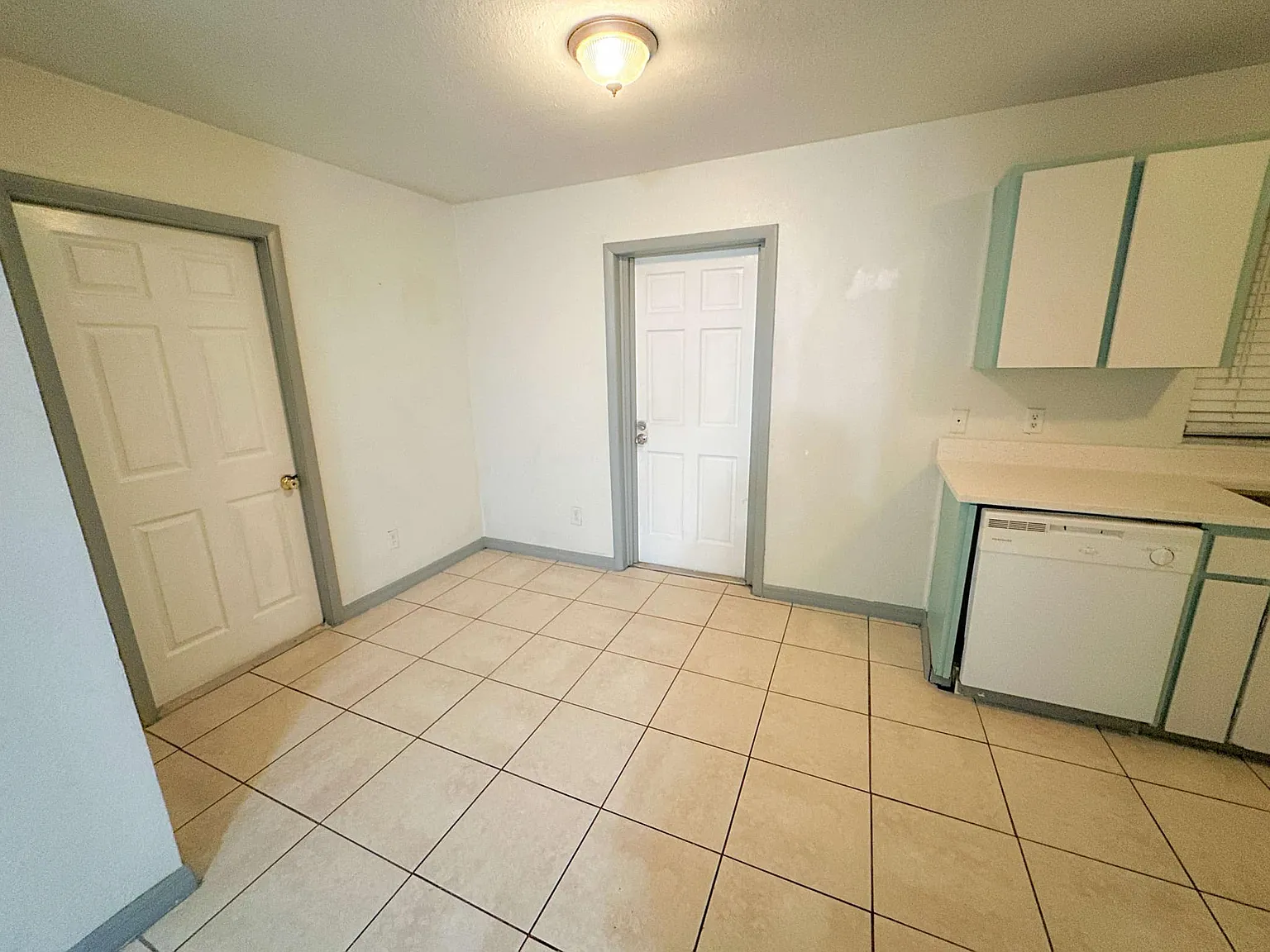 3 bed, 1195 sqft, $1,650 — Photo 4