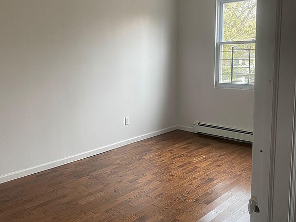 5th image of 1600 Van Buren St #1