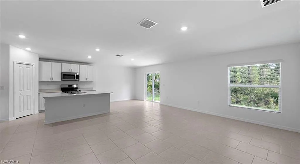 4 bed, 2.0 bath, 1824 sqft, $2,250 — Photo 4