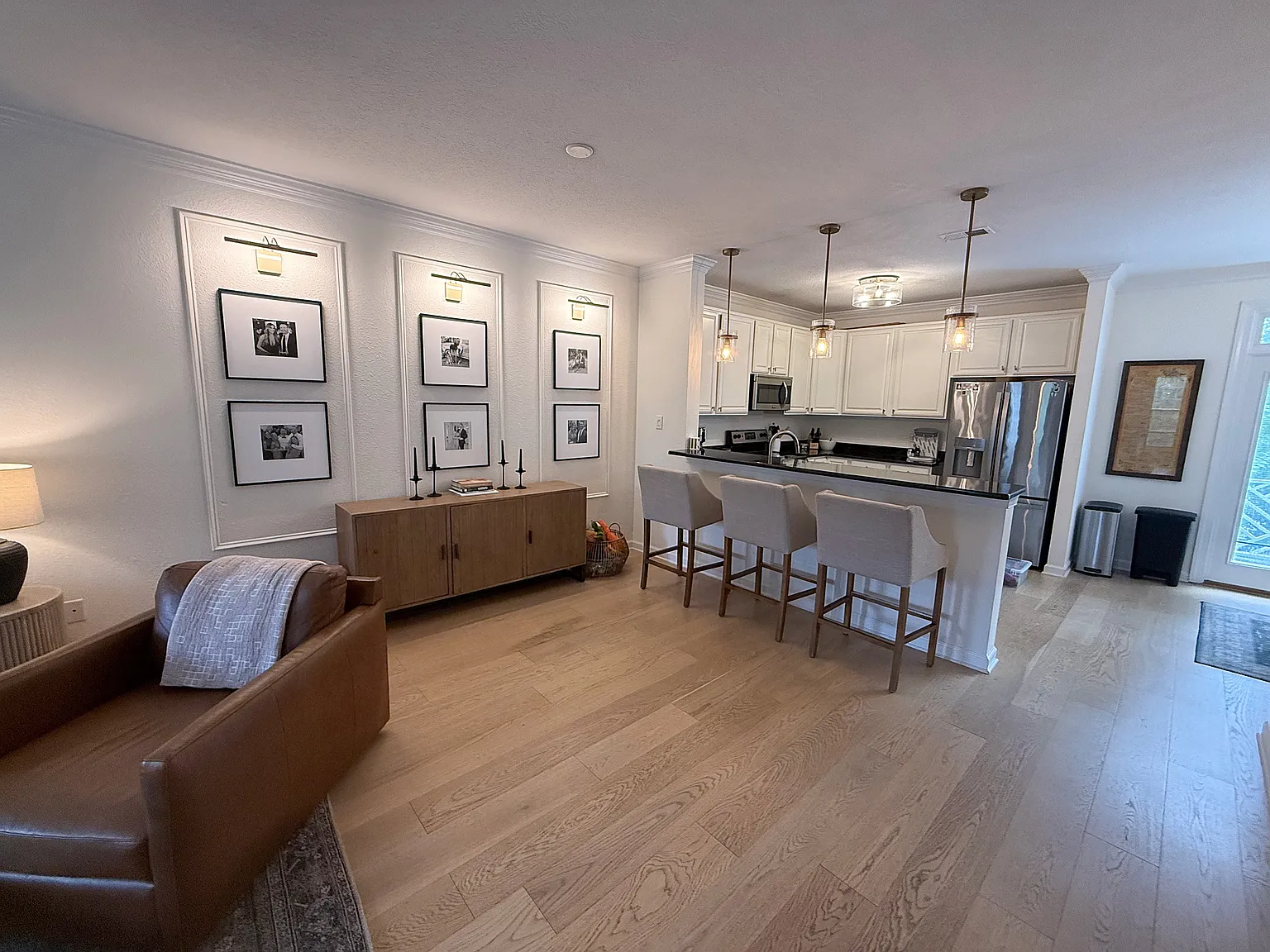 3 bed, 3.5 bath, 1980 sqft, $3,200 — Photo 1