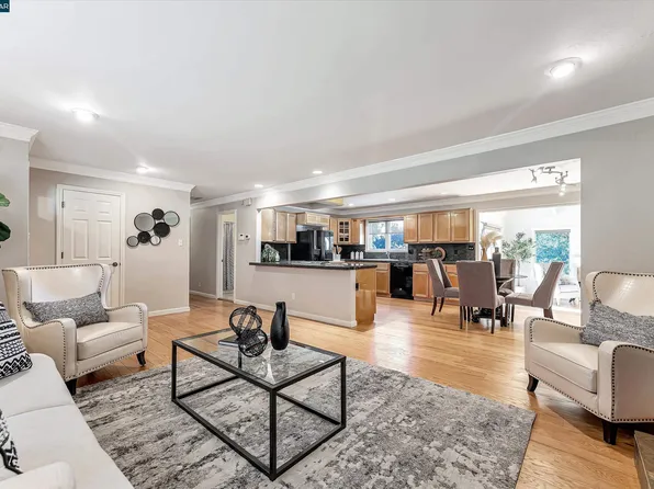 84 Muth Dr, Orinda, CA 94563